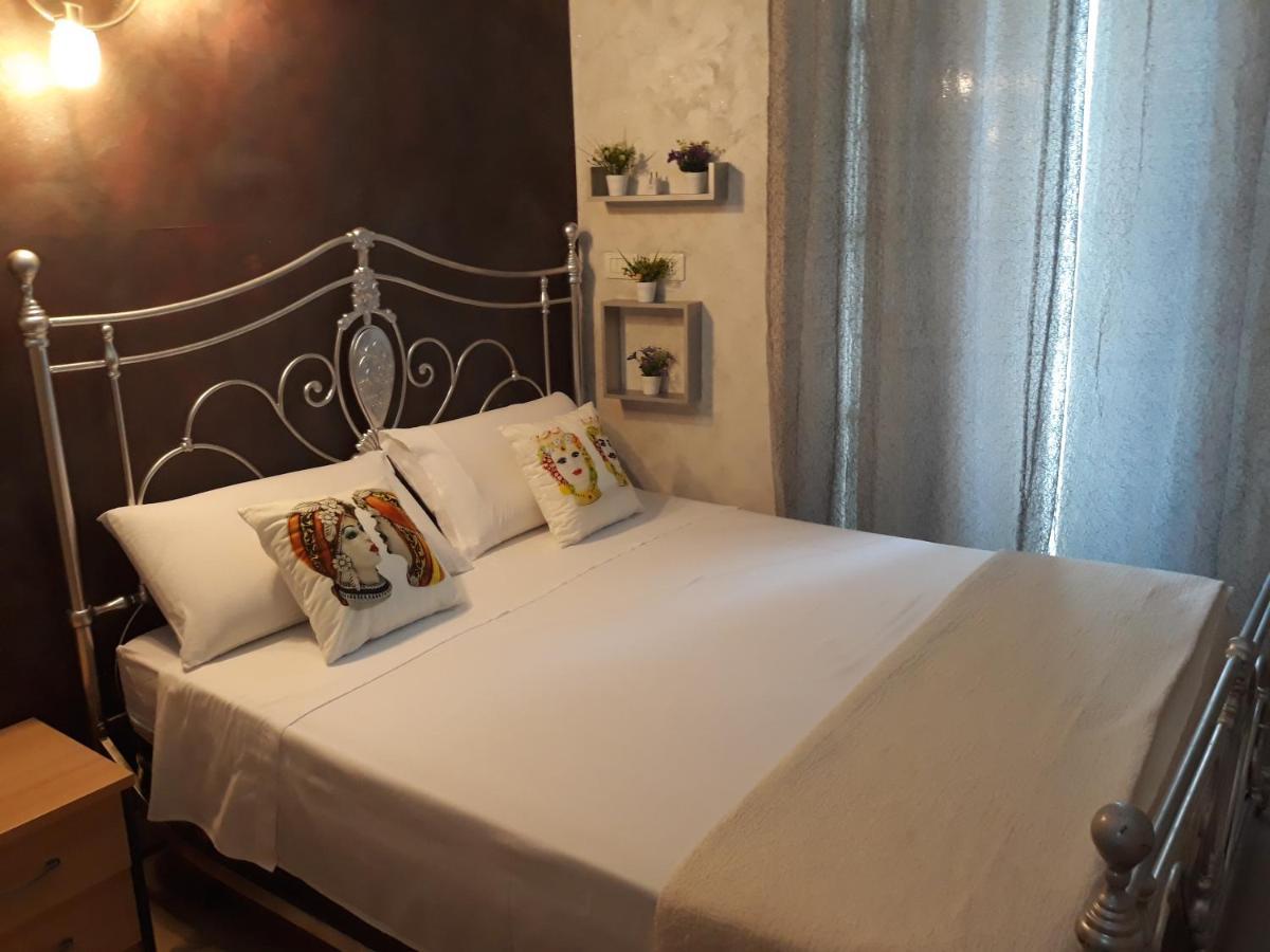 B&B Sotto Gli Archi Κατάνια Εξωτερικό φωτογραφία